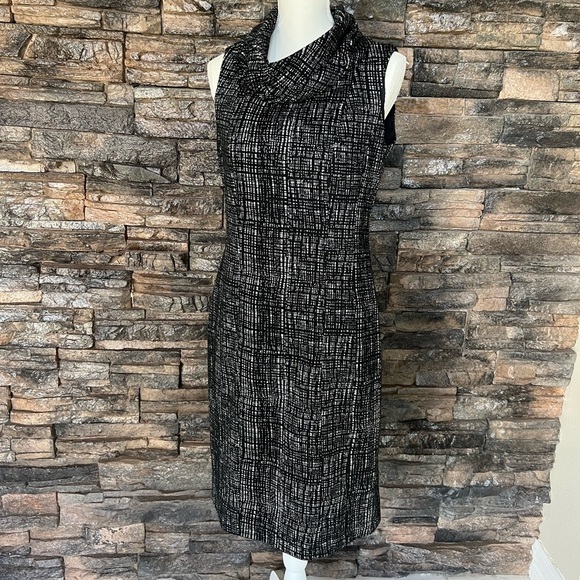 Willi Smith Dresses & Skirts - Willi Smith Black and White Sheath Dress with Cowl Neck